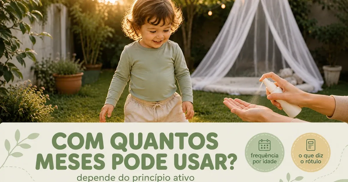 Adulto aplicando repelente nas próprias mãos para depois espalhar nos braços de uma criança de manga comprida ao ar livre.