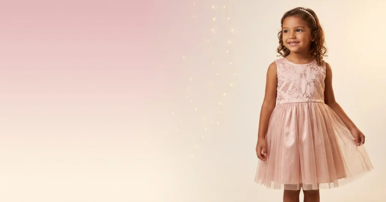 Vestido Infantil de Festa: Guia Completo 2026 Vestido infantil de festa rosa com saia em tule e detalhes bordados