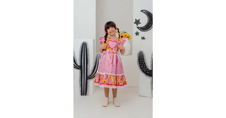 Roupa de Festa Junina Infantil: Vestido Caipira e Look Menino Vestido caipira xadrez infantil de festa junina para menina